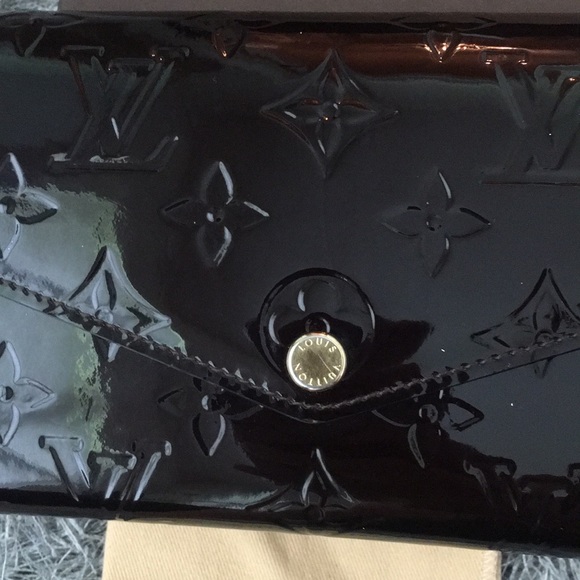 Louis Vuitton Sarah Patent Leather Wallet - Picture 2 of 7